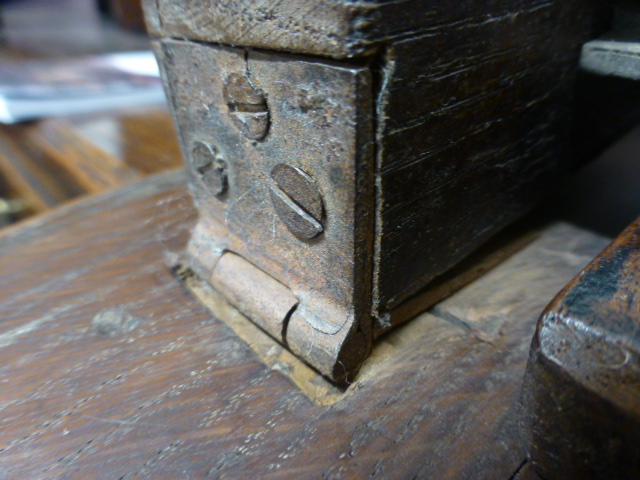 A late 17th century and later oak 'coaching table', - Bild 8 aus 10