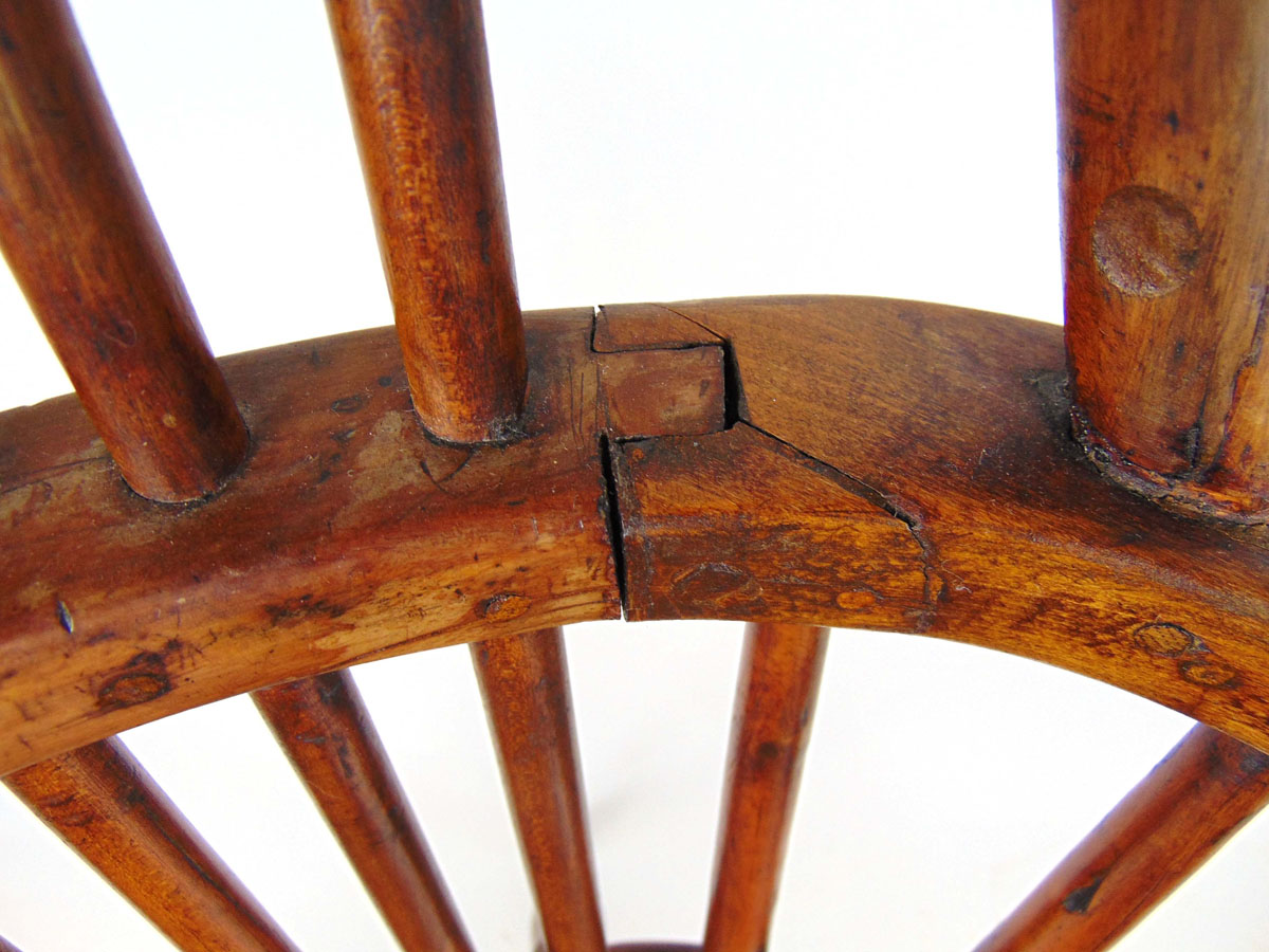 An early 19th century and later yew, elm and beech Windsor chair, - Bild 3 aus 3
