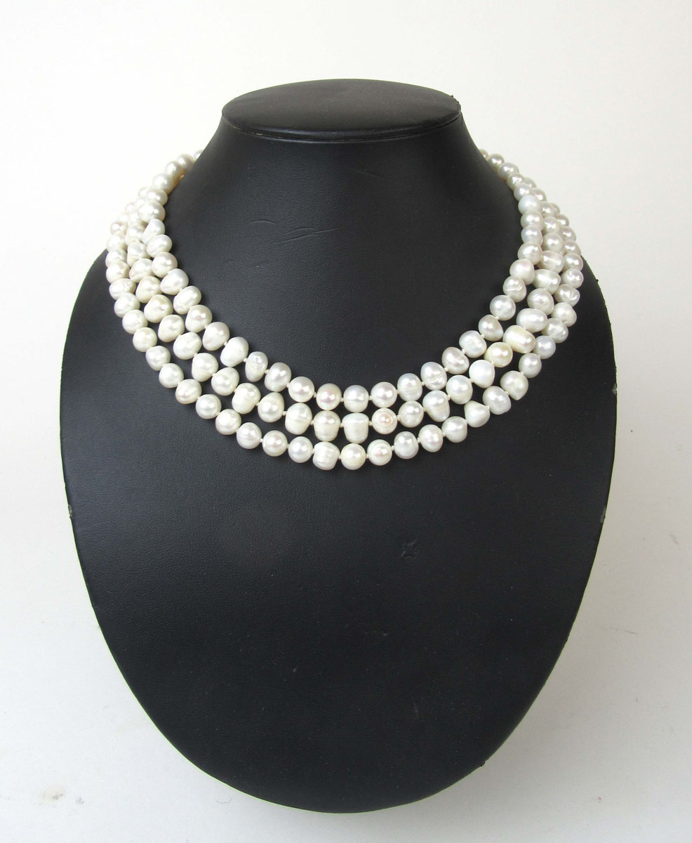 A triple strand continuous cultured pearl necklace with an 18ct white gold clasp set with emeralds - Image 3 of 3