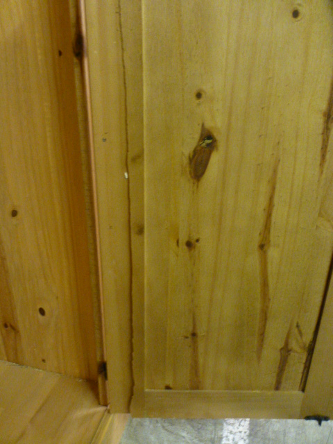 A pine two door arch topped wardrobe - Image 3 of 3