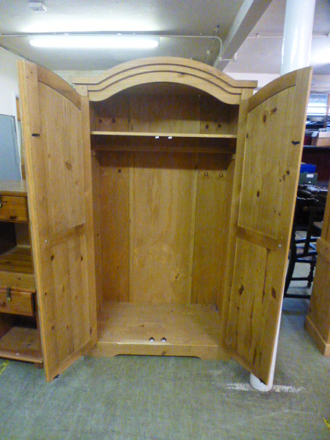 A pine two door arch topped wardrobe - Image 2 of 3