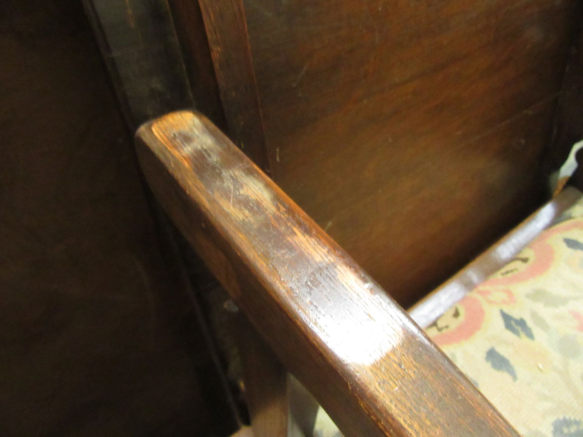 An early 20th century oak monks bench CONDITION REPORT: Split to top. - Image 3 of 4