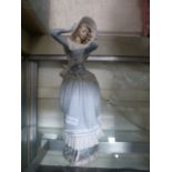 A Lladro figure of a lady in a hat A/F CONDITION REPORT: Chip to brim of the hat