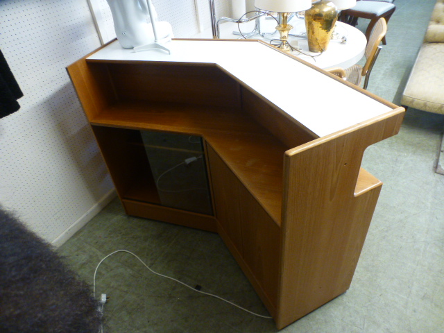 A mid 20th century teak bar - Bild 2 aus 2