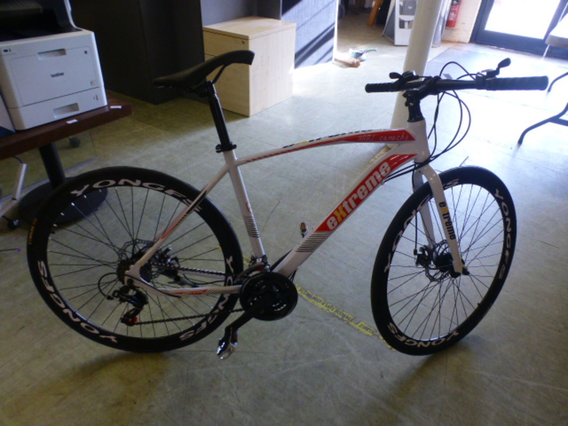 An unused Extreme XRRI Camacho bike in white CONDITION REPORT: Bike may required