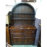 An early 20th century oak Dutch dresser having arch top plate rack,