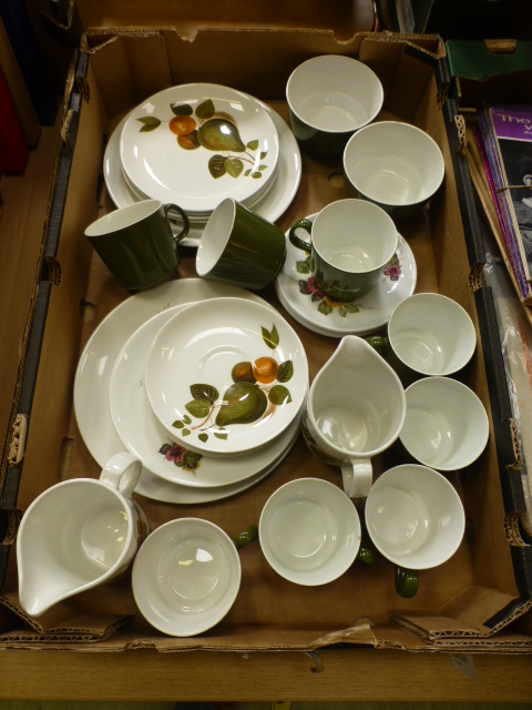 A tray of mid-20th century tableware to include cups,