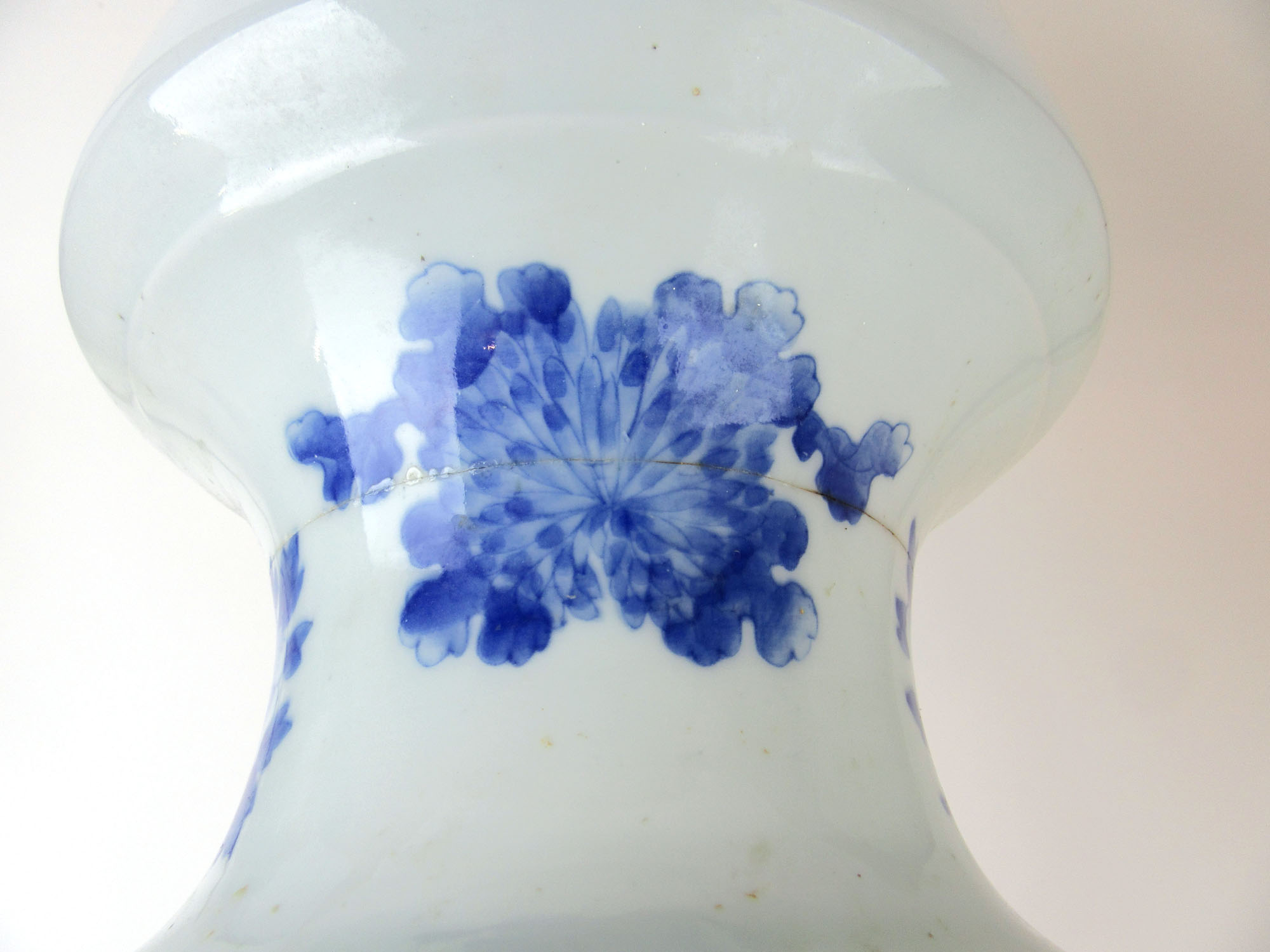 A large early 20th century Chinese blue and white porcelain vase having floral decoration and - Image 3 of 3