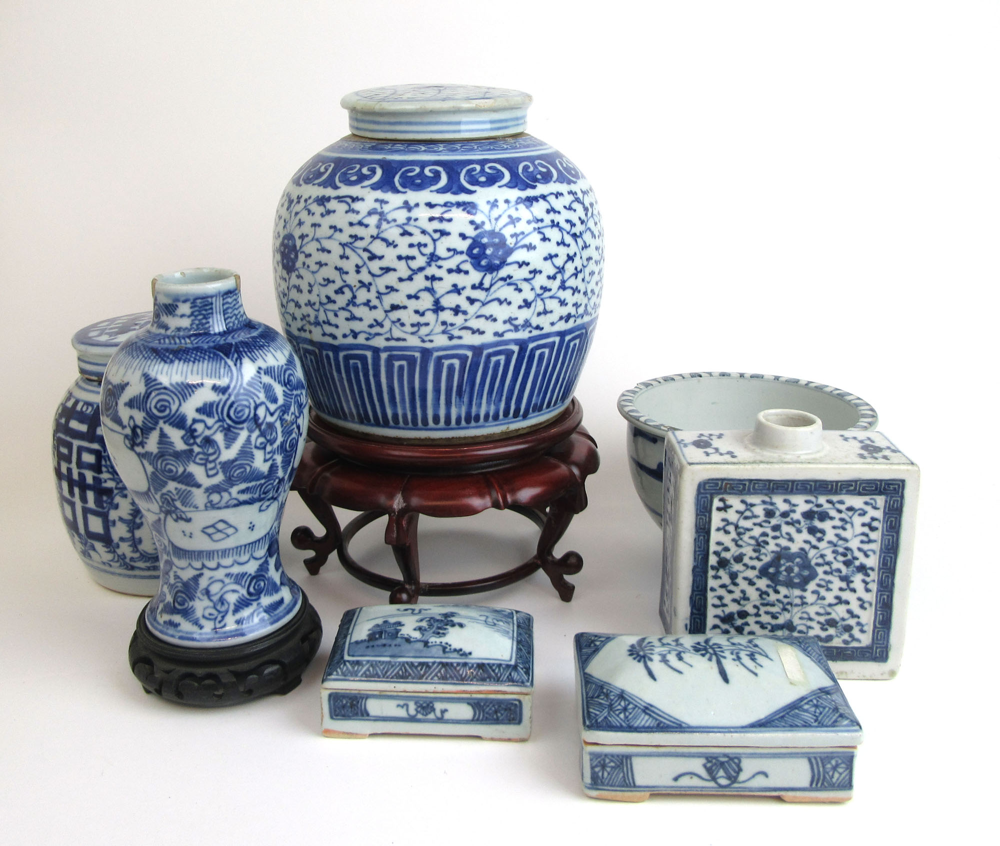 A collection of 19th century and later Chinese blue and white ceramics to include ginger jars, vase,