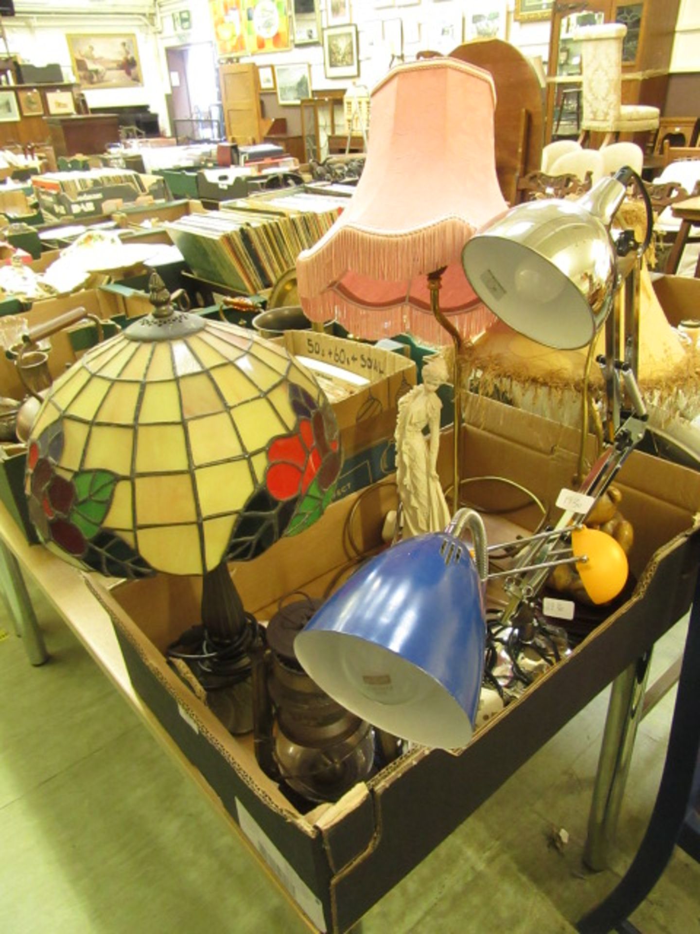 A tray containing a quantity of table lamps to include Anglepoise style lamps