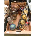 A tray containing horse brasses, copper kettle, coloured glass ware etc.