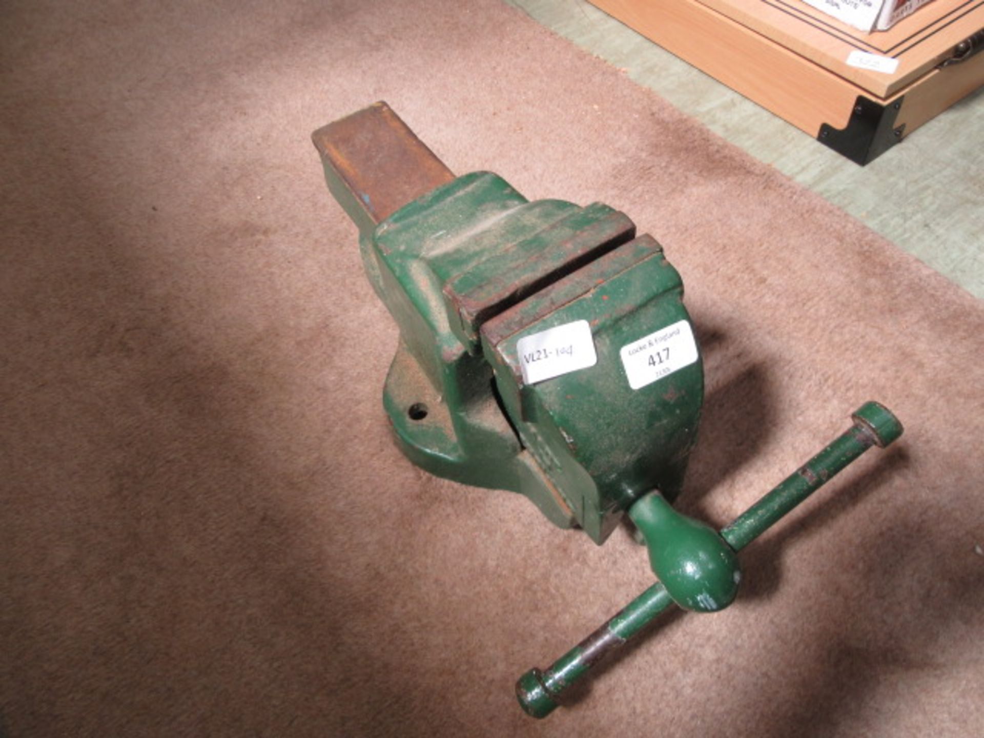 A green metal vice CONDITION REPORT: Only markings found were Record No.