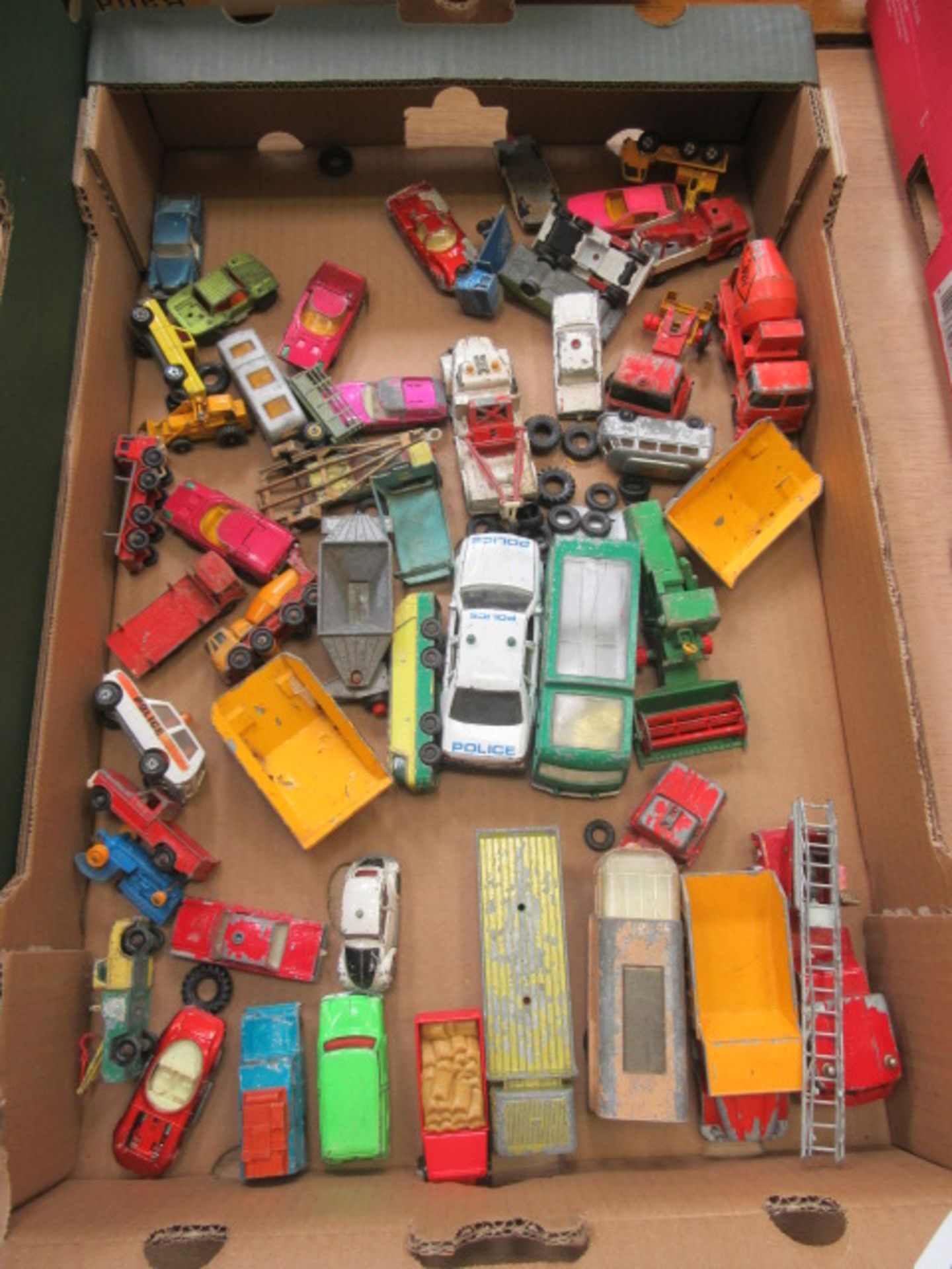 A tray containing an assortment of diecast toys by Matchbox etc.