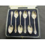 A cased set of six silver hallmarked teaspoons weighing approximately 62g