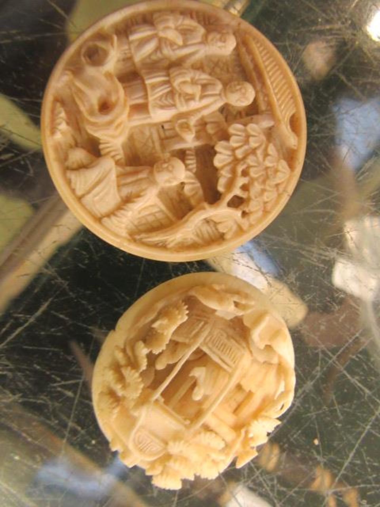 A 19th century Chinse carved lidded ivory pot containing two other ivory items CONDITION - Image 3 of 4