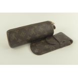 LOUIS VUITTON TROUSSE RONDE MAKE UP CASE, monogram in a barrel shape with a small leather handle and