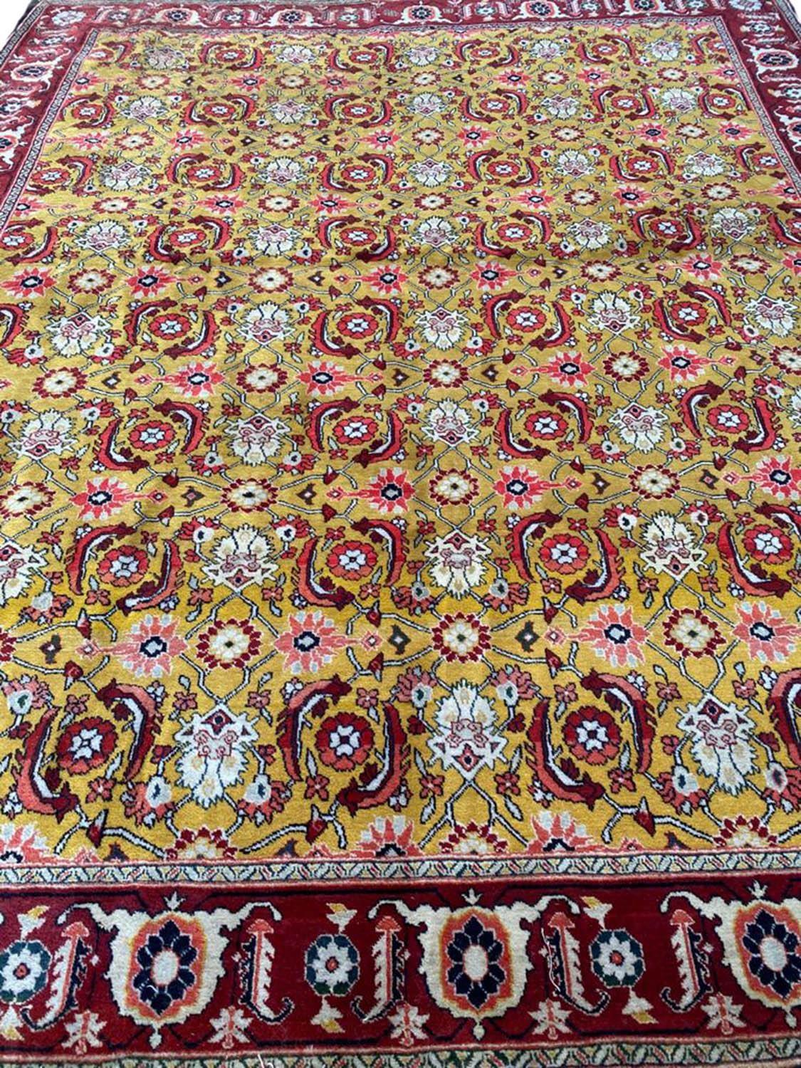 FINE QASHQAI CARPET, 243cm x 182cm.