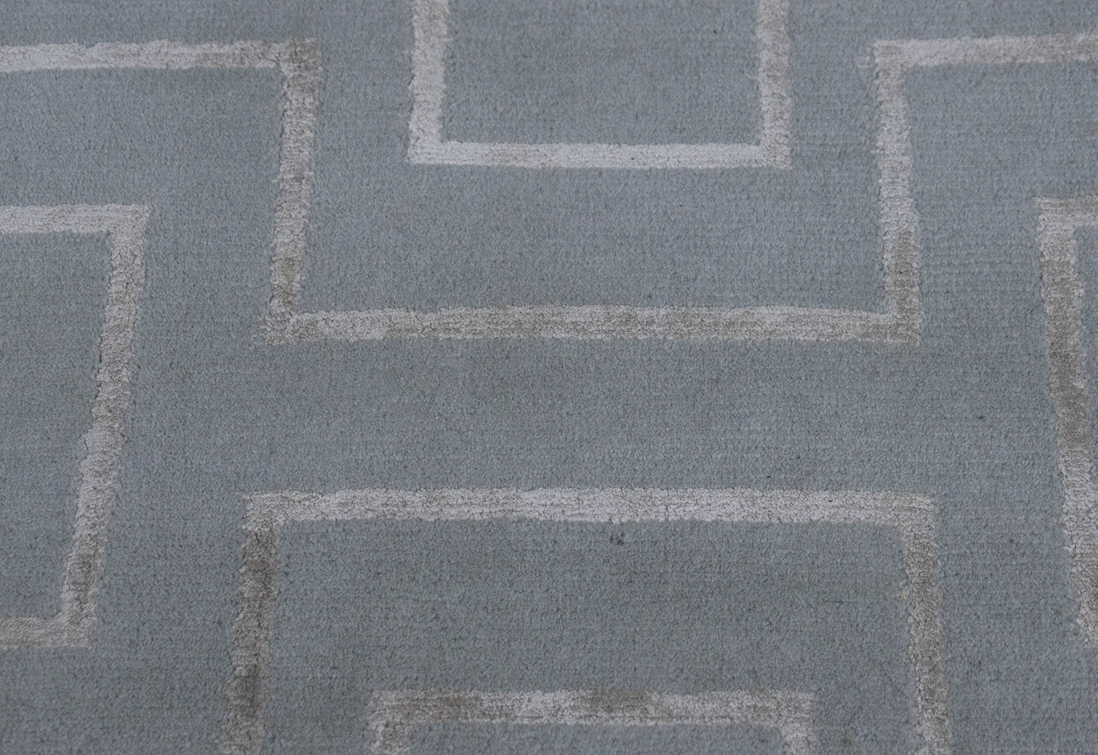 CONTEMPORARY RUG COMPANY INSPIRED CARPET, 300cm X 240cm, Art Deco design wool and silk. - Image 4 of 5