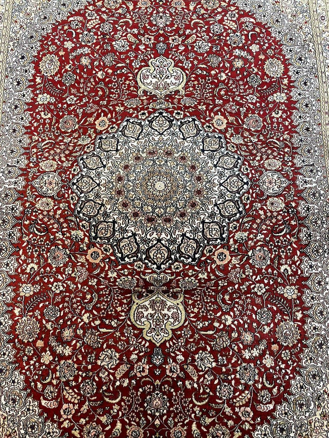 VERY FINE PURE SILK HEREKE DESIGN RUG, 190cm x 126cm. - Image 3 of 4