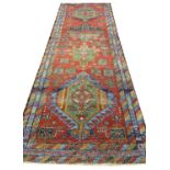 ANTIQUE HERIZ RUNNER, 315cm x 105cm.