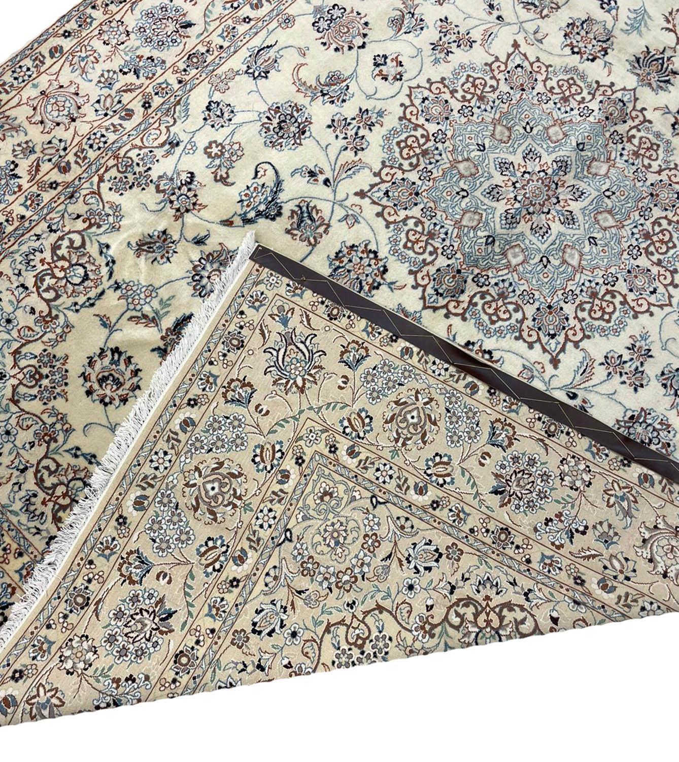 FINE PERSIAN PART SILK ISPHAHAN DESIGN CARPET, 303cm x 203cm. - Image 3 of 5