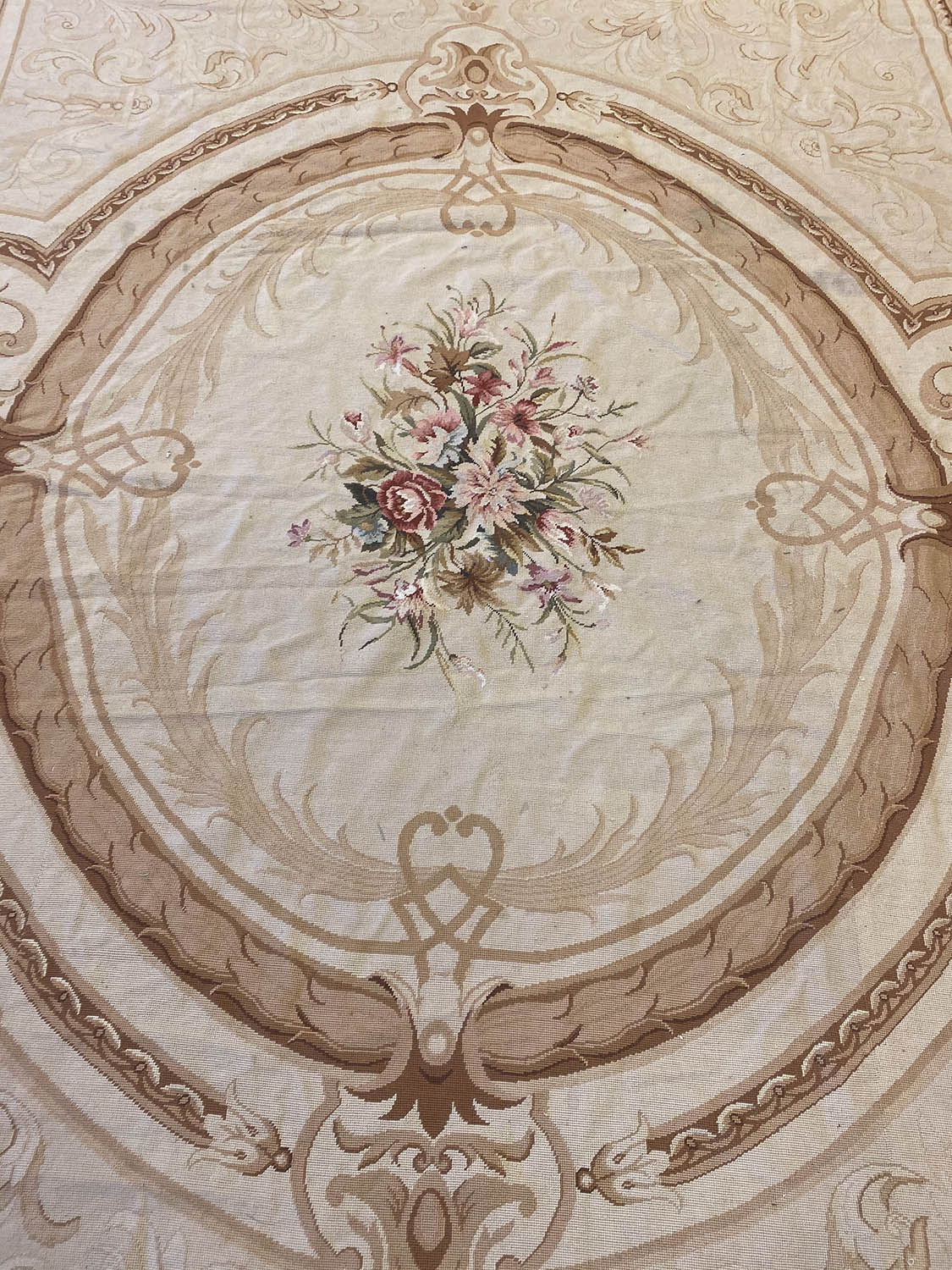 FINE AUBUSSON SAVONERRIE DESIGN CARPET, 535cm x 365cm. - Image 8 of 9