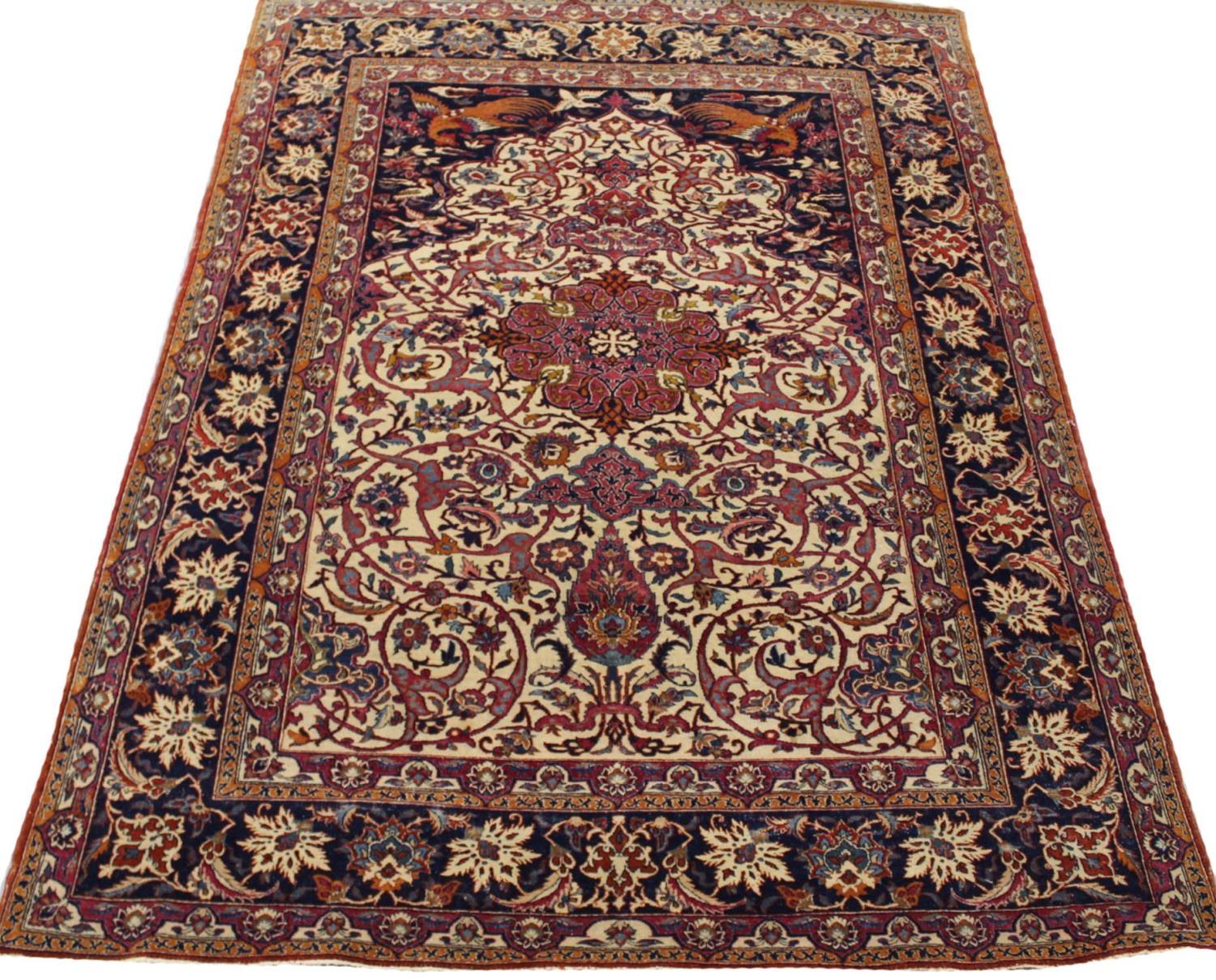 FINE ANTIQUE PERSIAN ISPHAHAN RUG, 209cm x 145cm.