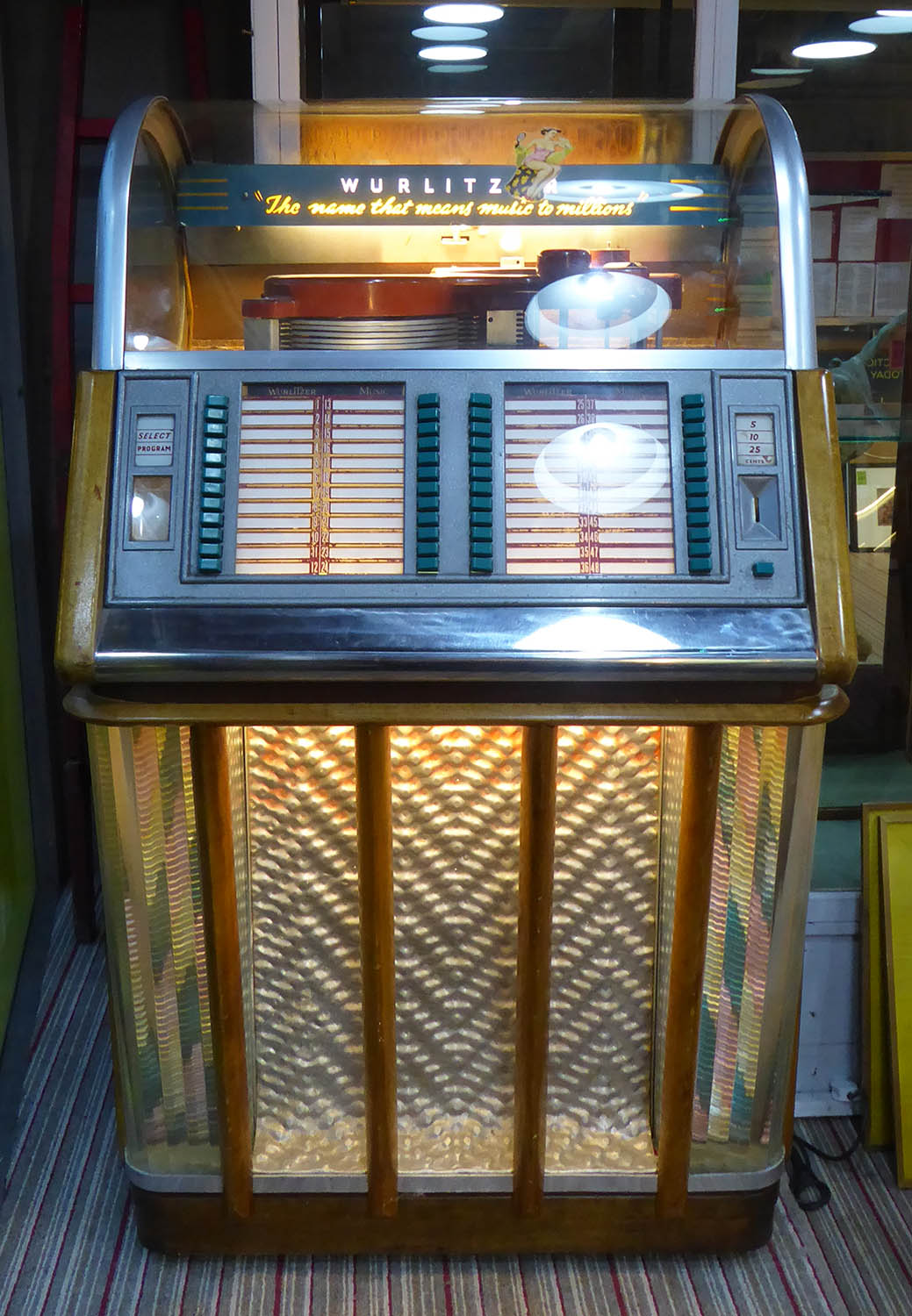 WURLITZER MODEL 1650 JUKE BOX, circa 1954, with records, 83cm x 70cm x 140cm. (sold as seen) - Image 4 of 20