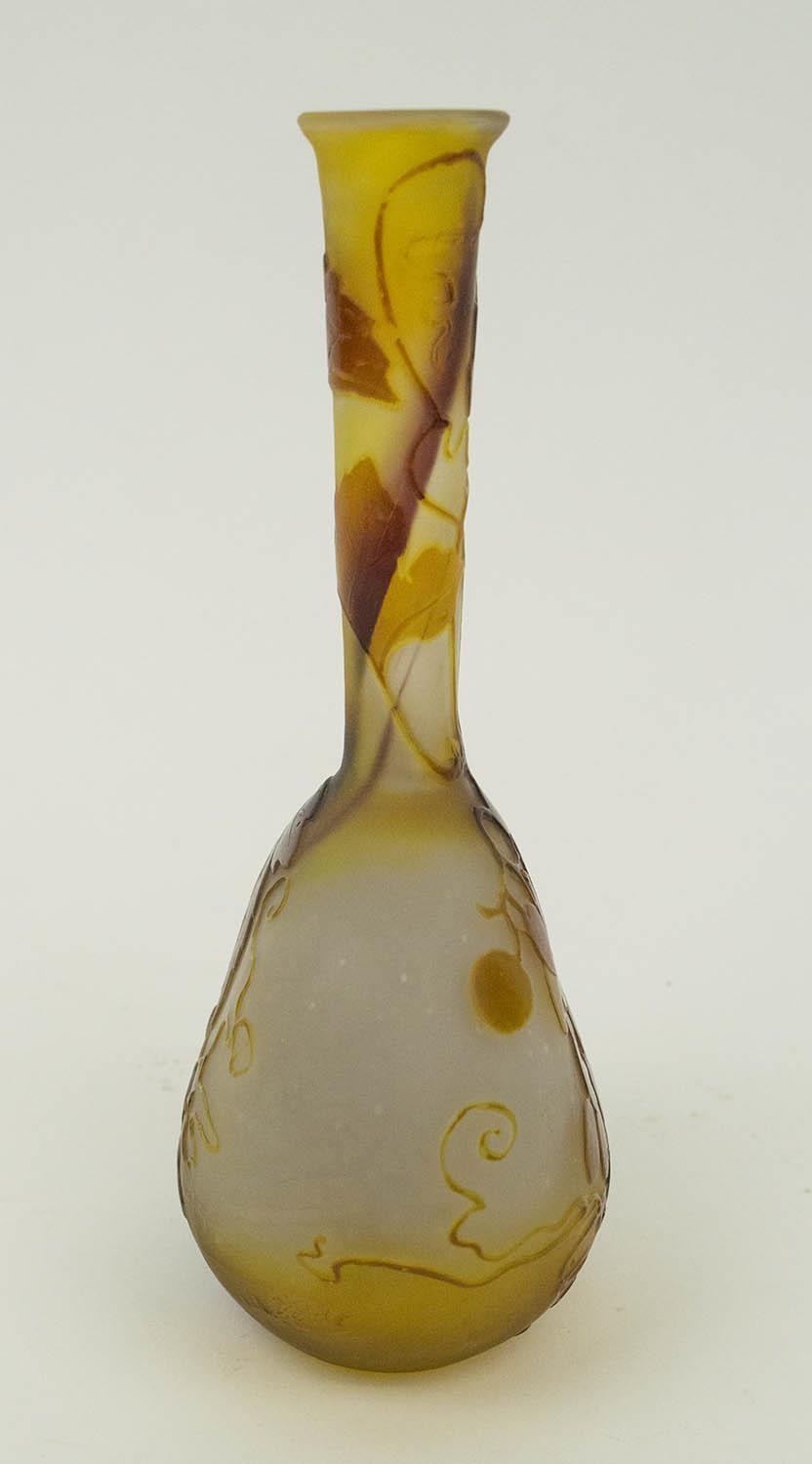 BANJO VASE, Emile Galle cameo glass, grape vine design, 18cm H. - Image 3 of 7