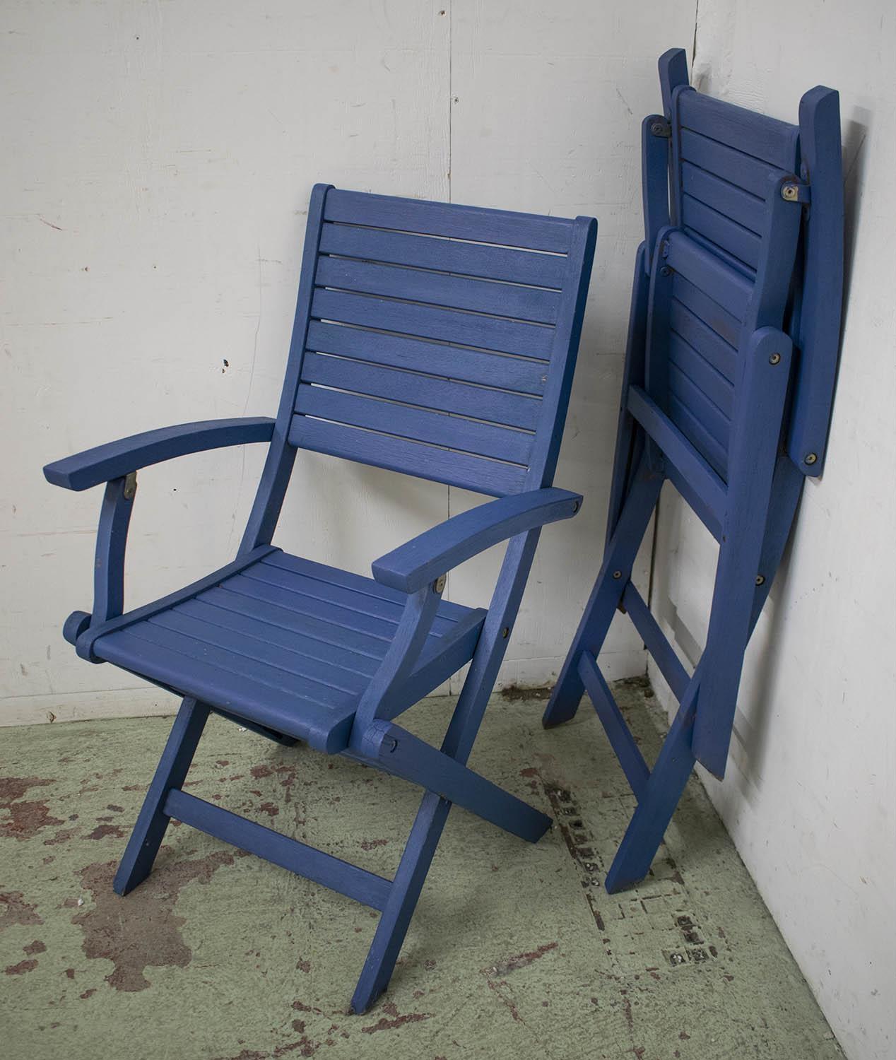 GARDEN SET, blue painted comprising a folding table 72cm H x 150cm x 90cm and a set of four - Image 3 of 3