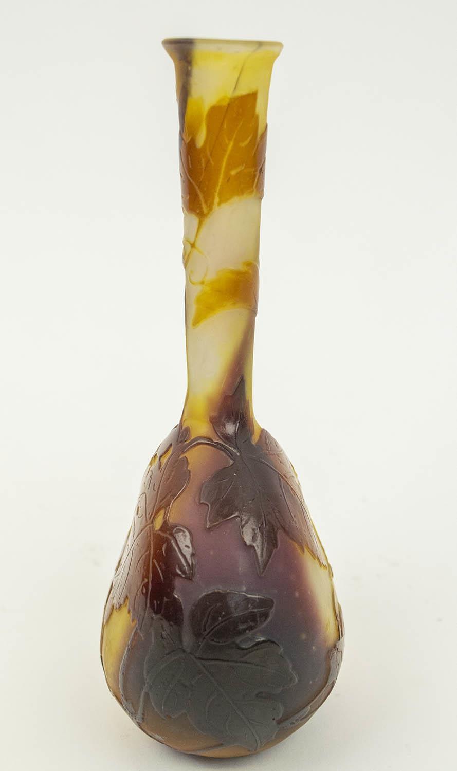 BANJO VASE, Emile Galle cameo glass, grape vine design, 18cm H. - Image 4 of 7