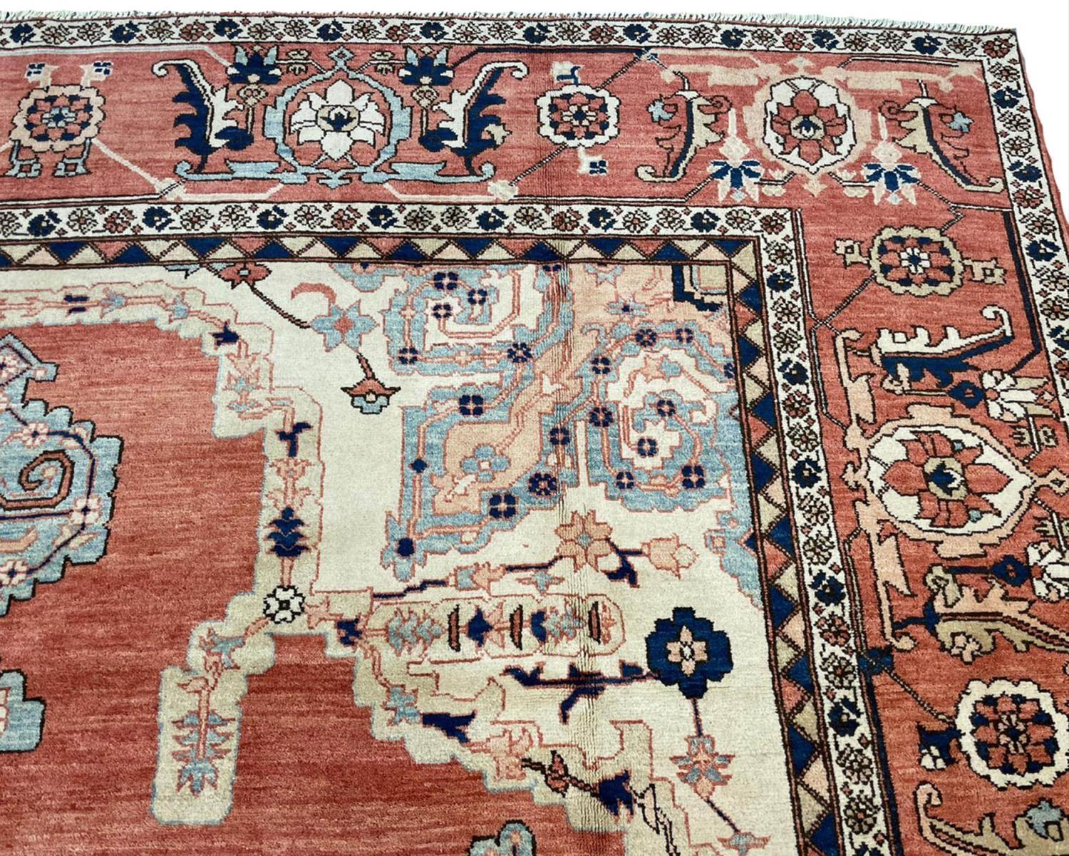 FINE PERSIAN SERAPI CARPET, 365cm x 273cm. - Image 6 of 6