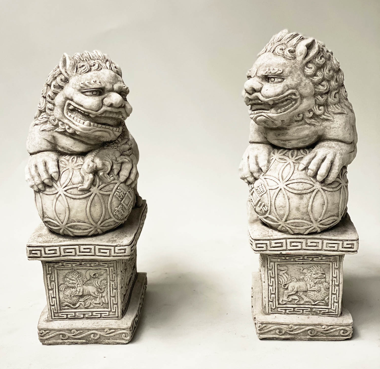 GARDEN DOGS OF FOO, an opposing pair, weathered, reconstituted stone with Greek key and lion - Image 4 of 6