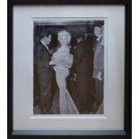 MARILYN MONROE ARRIVING AT THE ASTOR THEATRE IN 1955, black and white photo print, 13/295, with