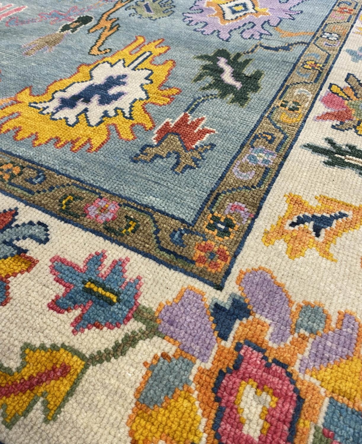 FINE CONTEMPORARY OUSHAK CARPET, 280cm x 185cm. - Image 6 of 8