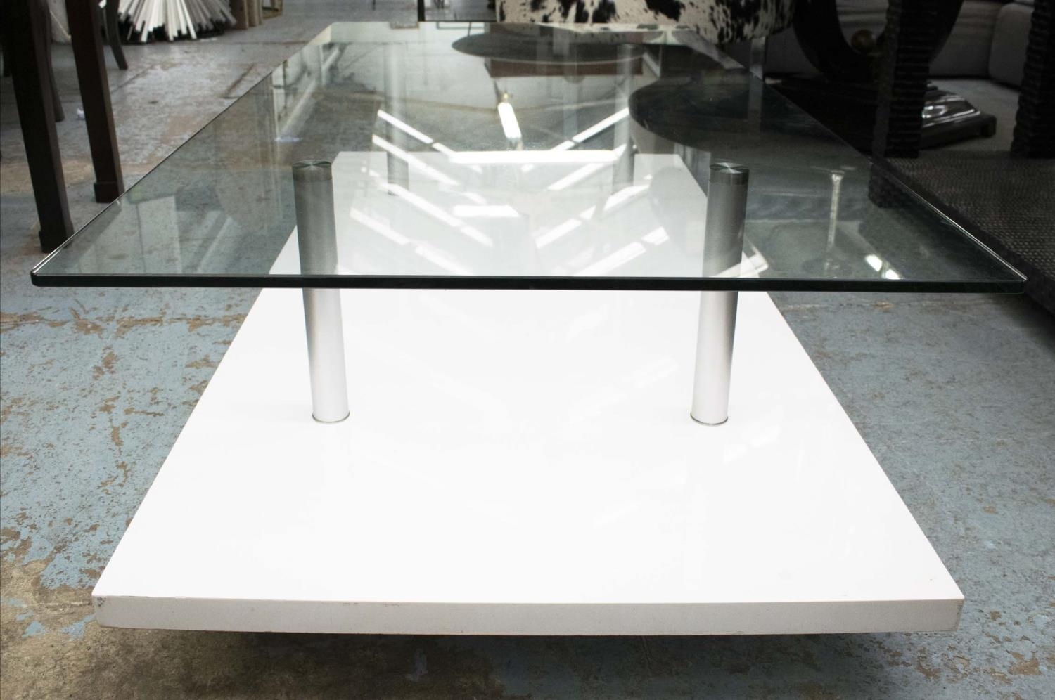 COCKTAIL TABLE, 40cm x 140cm x 70cm, glass top, white lacquered base. - Image 3 of 4