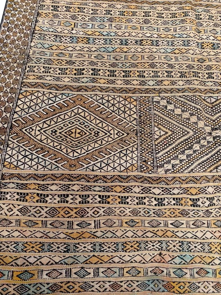 FINE MOROCCAN SILK FLATWEAVE RUG, 287cm x 163cm. - Image 3 of 3