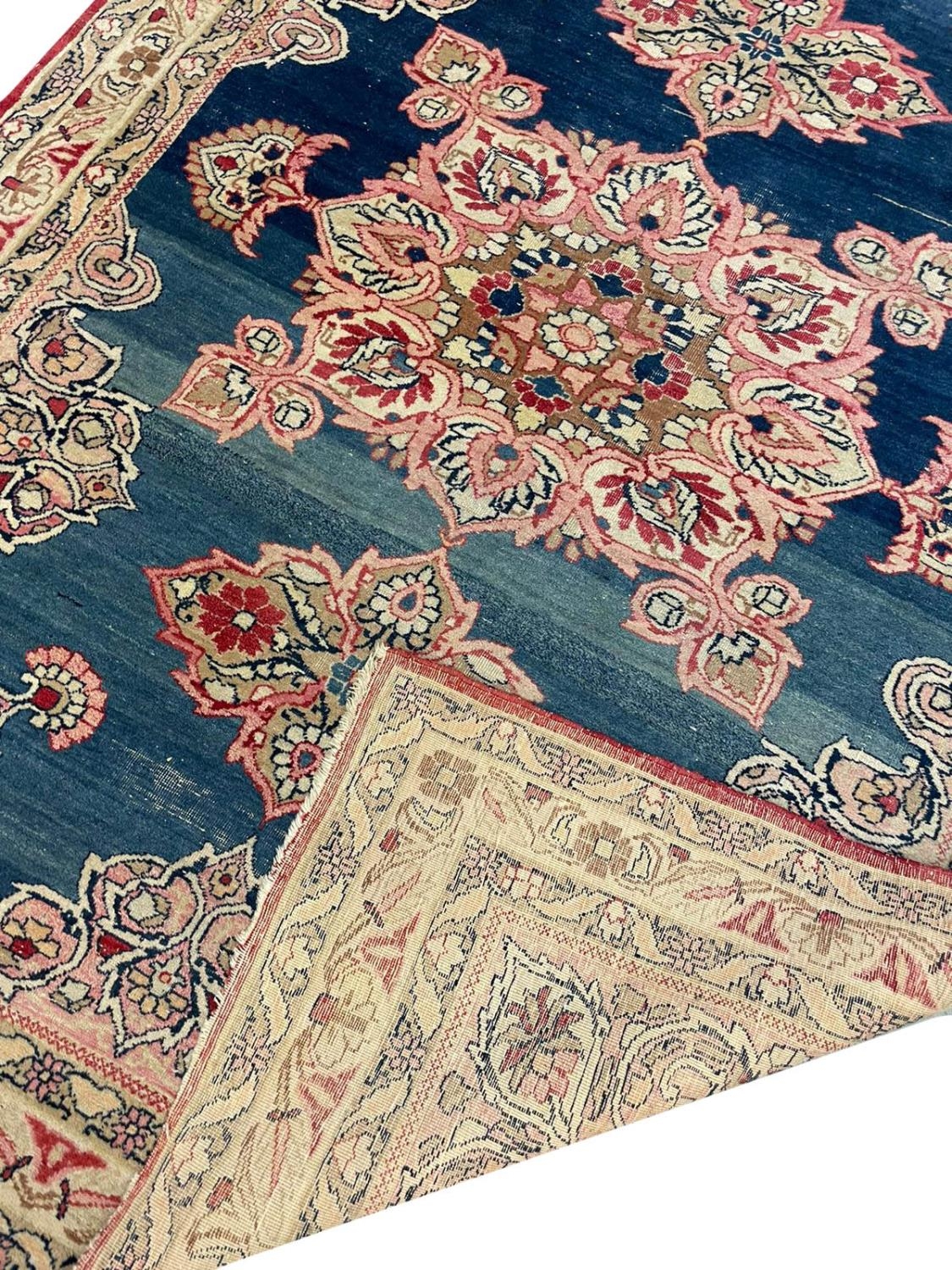 ANTIQUE PERSIAN KIRMAN LAVER RUG, 192cm x 135cm. - Image 4 of 4