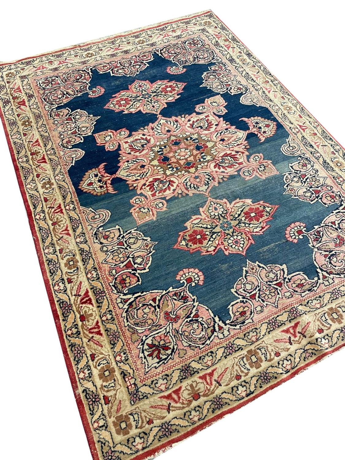 ANTIQUE PERSIAN KIRMAN LAVER RUG, 192cm x 135cm. - Image 2 of 4