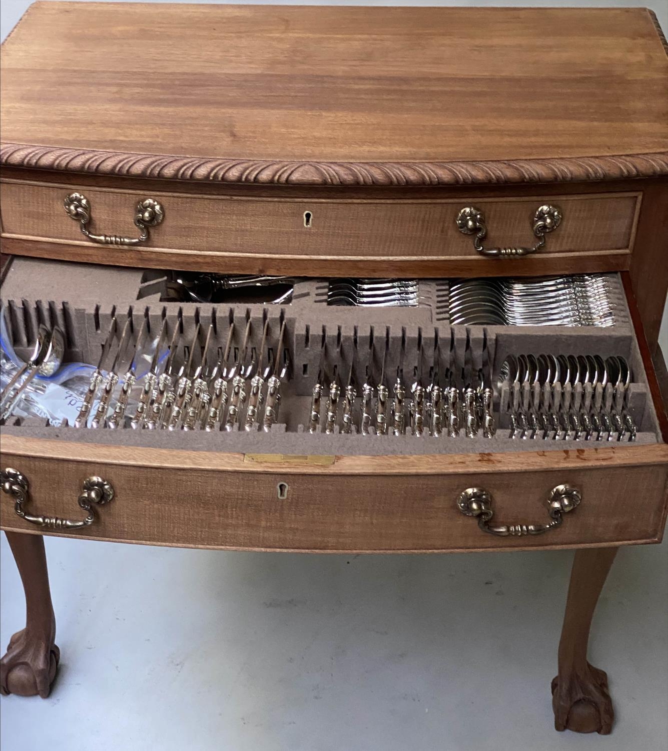 MAPPIN & WEBB CUTLERY, plated of varying settings 8-12, approx 140 pieces (some matched) in two