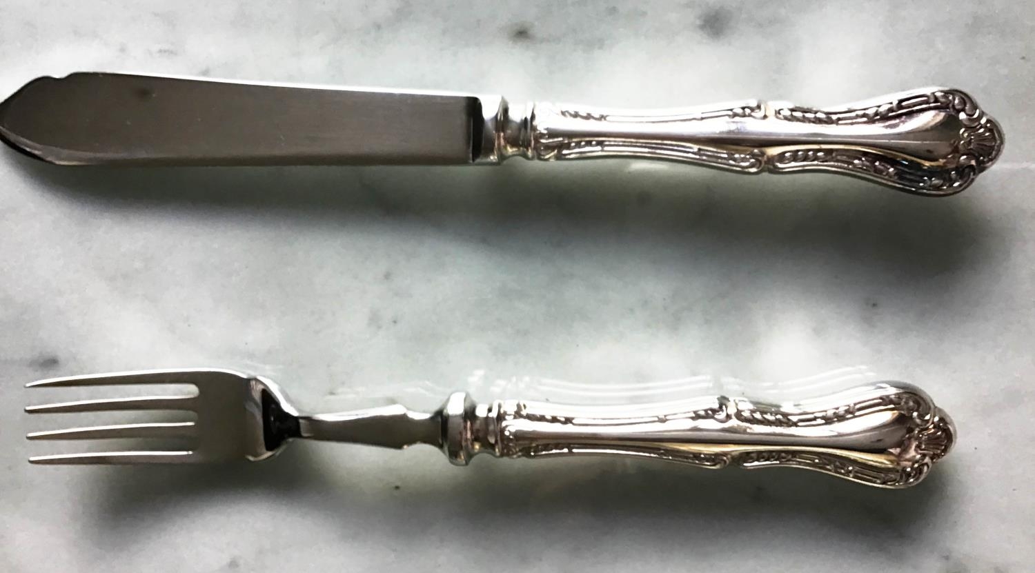 MAPPIN & WEBB CUTLERY, plated of varying settings 8-12, approx 140 pieces (some matched) in two - Image 10 of 19