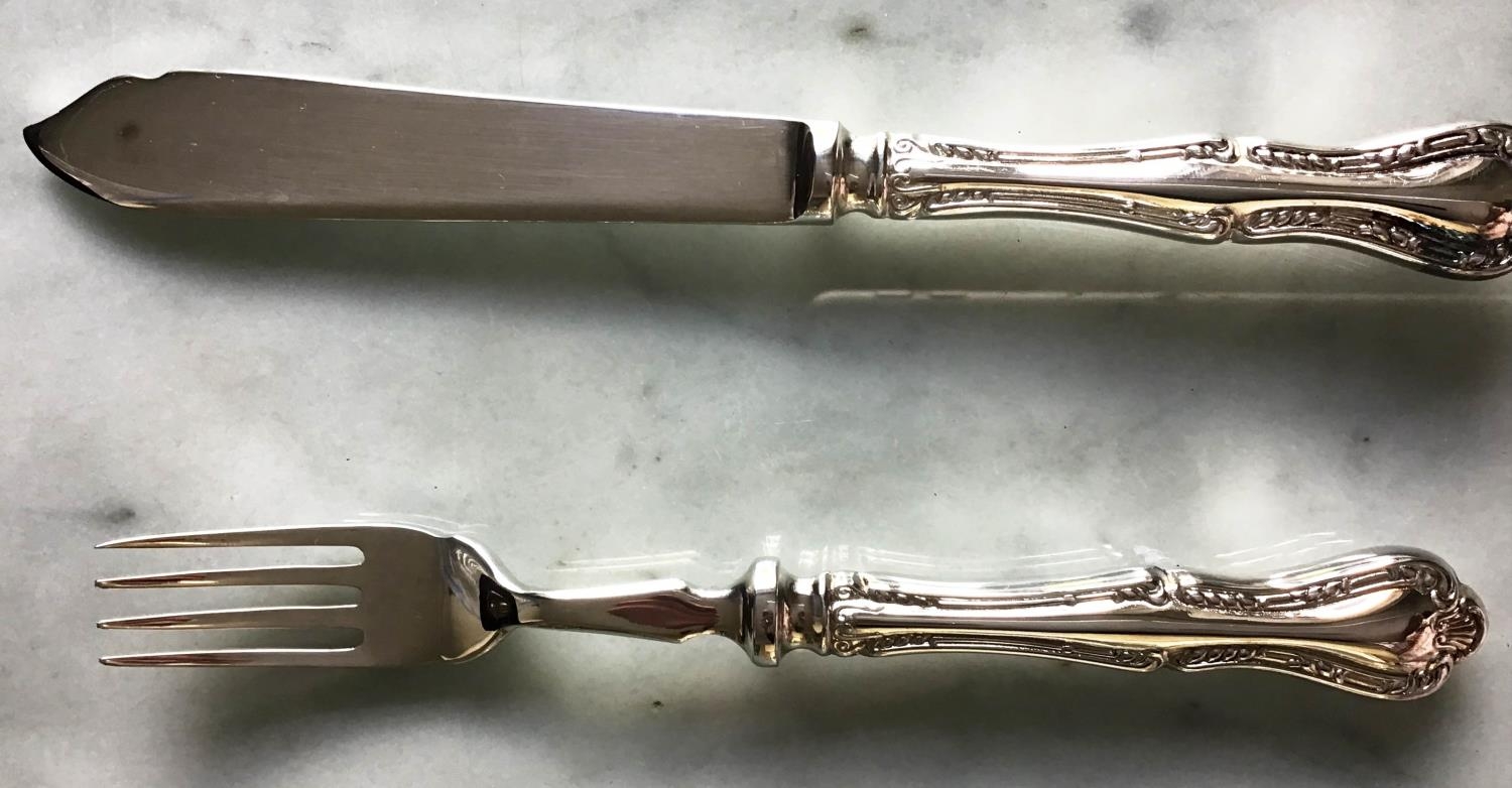 MAPPIN & WEBB CUTLERY, plated of varying settings 8-12, approx 140 pieces (some matched) in two - Image 4 of 19