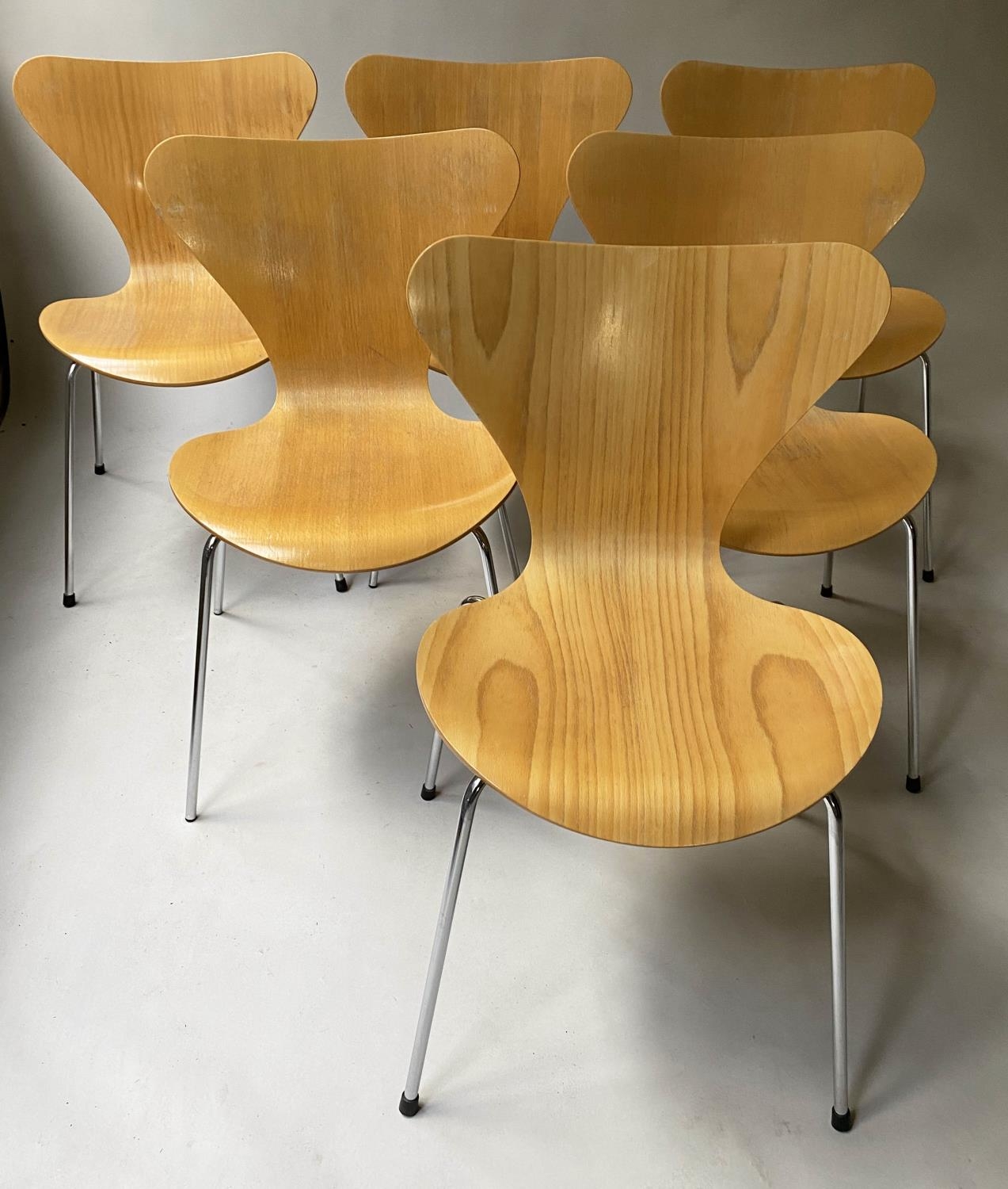 FRITZ HANSEN SERIES 7 DINING CHAIRS, a set of six, by Arne Jacobsen, bentwood and stacking ( - Image 7 of 7