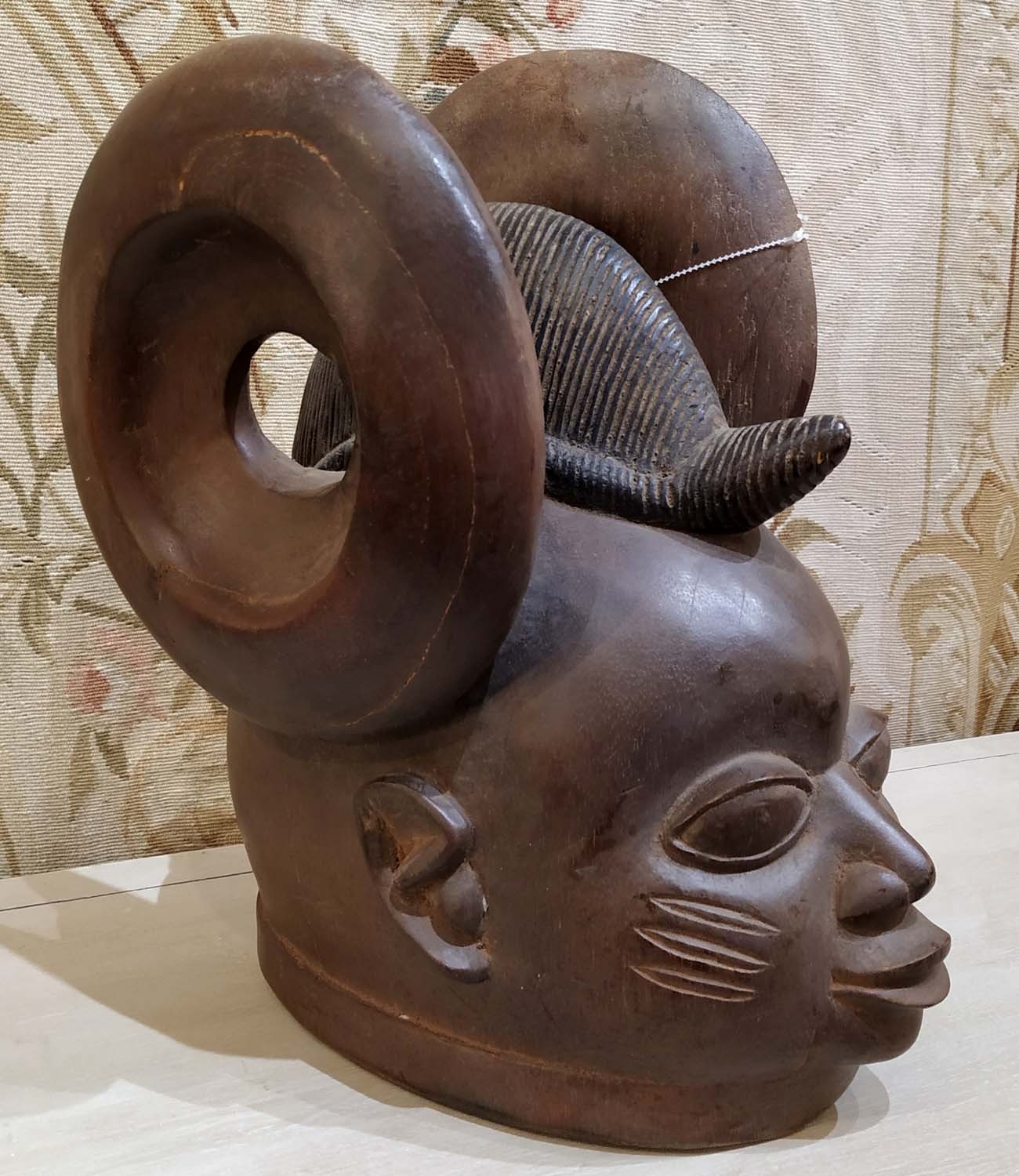 YORUBA GELEDE MASK, Nigeria, carved wood, 38cm H x 27cm. - Bild 3 aus 8