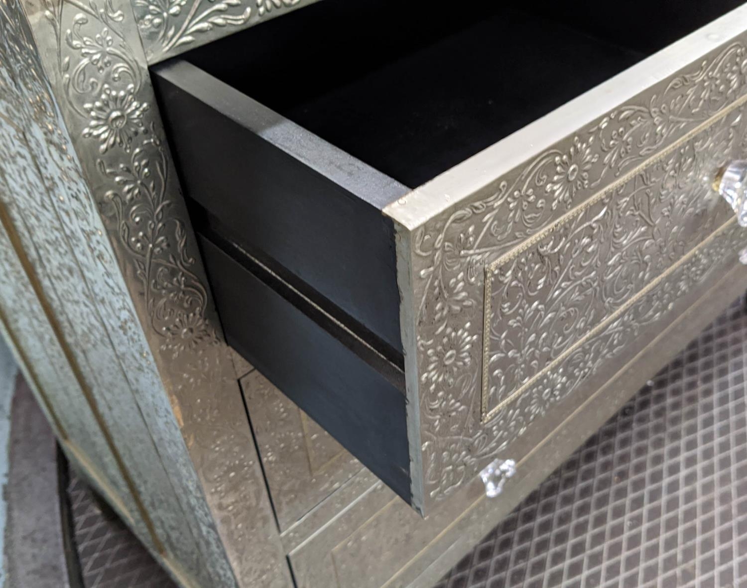 GRAHAM & GREEN EMBOSSED WHITE METAL CHEST OF DRAWERS, 107cm x 50cm x 87cm. - Image 4 of 5