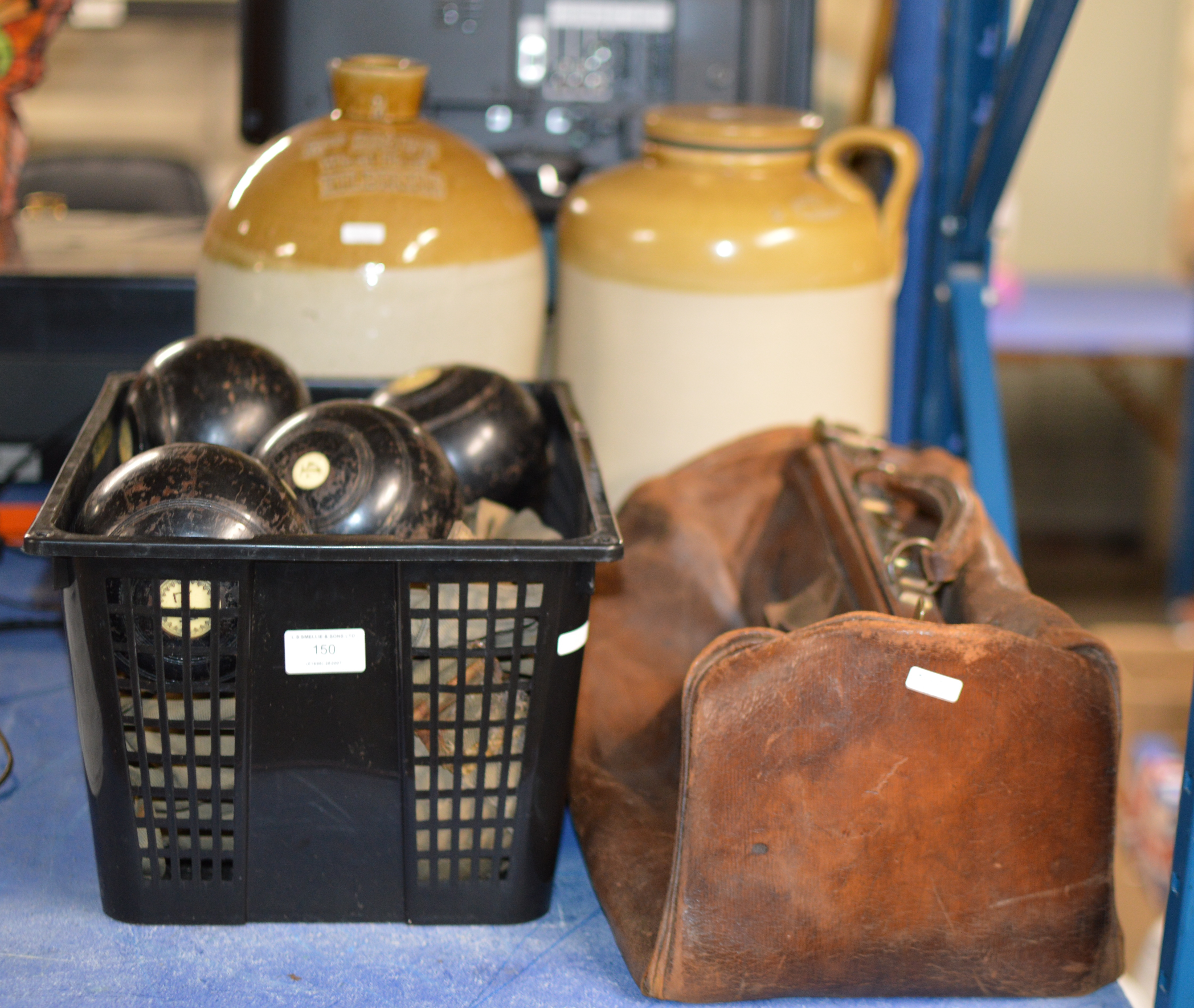 VARIOUS LAWN BOWLS, GLADSTONE STYLE BAG & 2 LARGE CERAMIC JARS