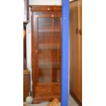 REPRODUCTION MAHOGANY SINGLE DOOR DISPLAY CABINET