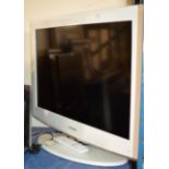 SAMSUNG 32" LCD TV WITH REMOTE