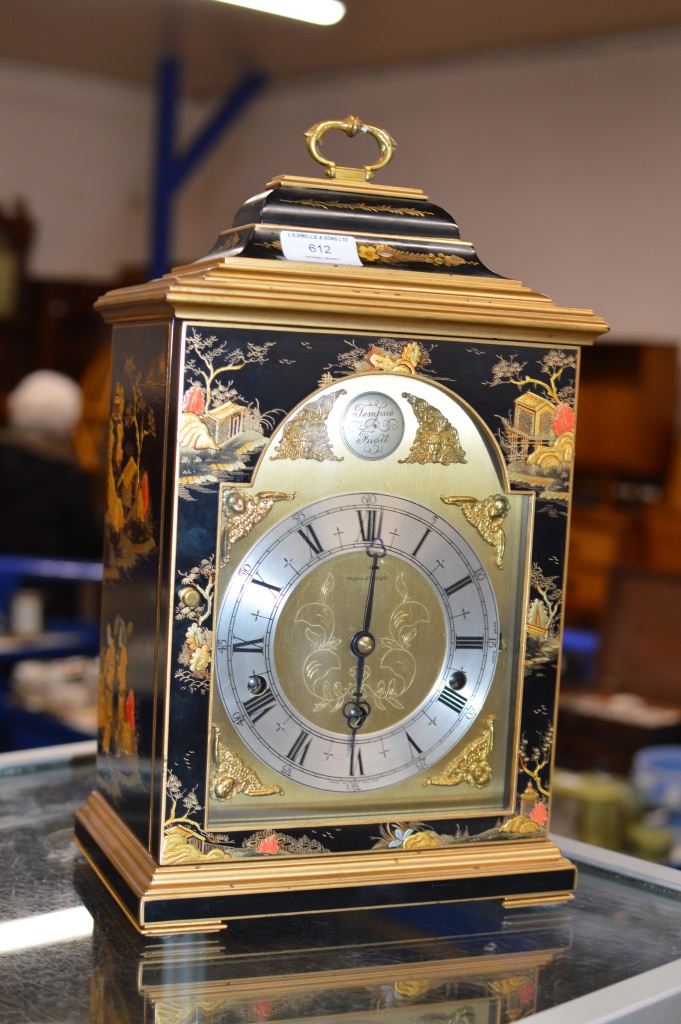 AN ELLIOT BLACK CHINOISERIE BRACKET STYLE MANTLE CLOCK, RETAILED BY MAPPIN & WEBB, WITH KEY - Bild 7 aus 7