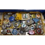 TRAY WITH A LARGE COLLECTION OF VINTAGE CAR BADGES